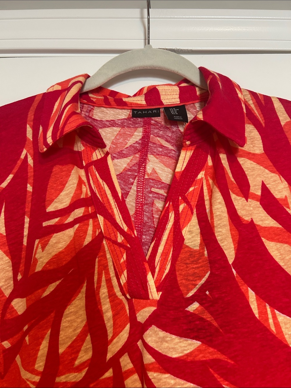 NWT Red & Coral Leaf Print Collared Swim Coverup Women's Size Medium - Picture 4 of 5